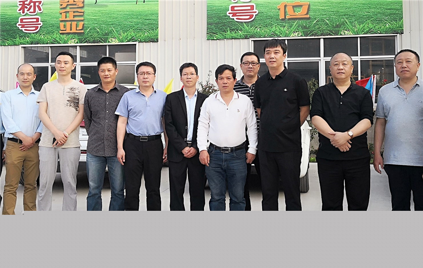 2018年4月，吉林省遼源市龍山區副區長鐘亞輝（右三）一行蒞臨我司參觀考察